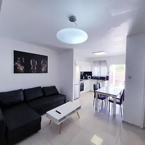 Royal House בית נופש